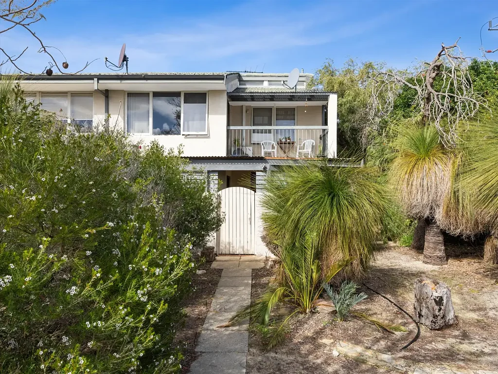 Melville 2 Bedroom Freshen, Finesse and Enjoy!