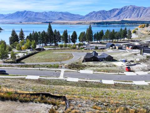 Lake Tekapo  Section in Pure Splendour: Station Bay Lake Tekapo
