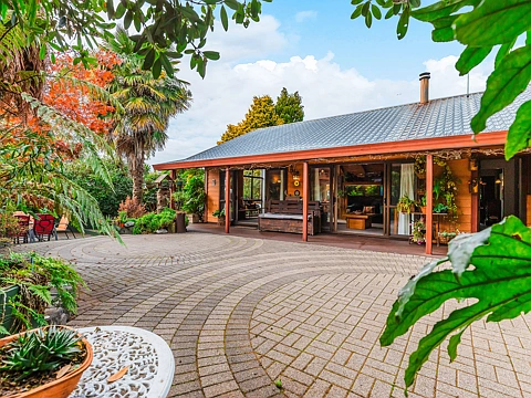 Leamington 3房  Your Private Oasis in the Heart of Leamington