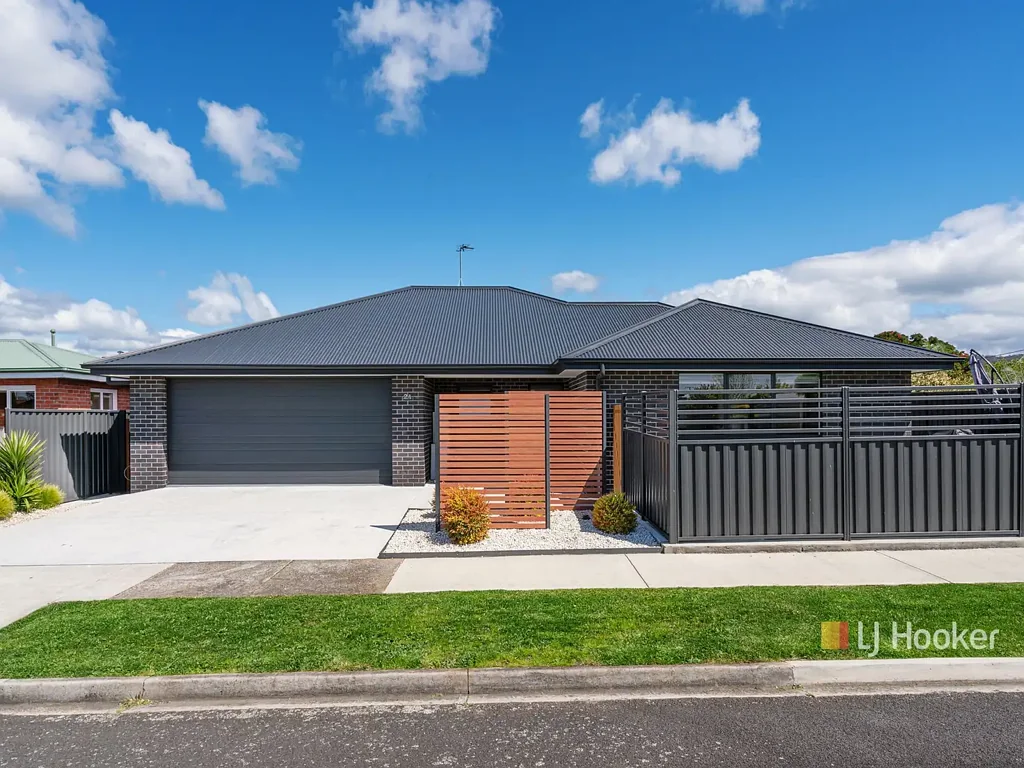 2A Churchill Avenue, Devonport, TAS 7310