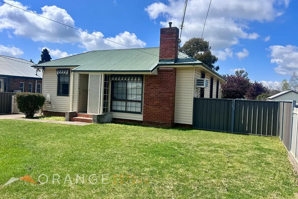 CHARMING HOME ON SPACIOUS BLOCK