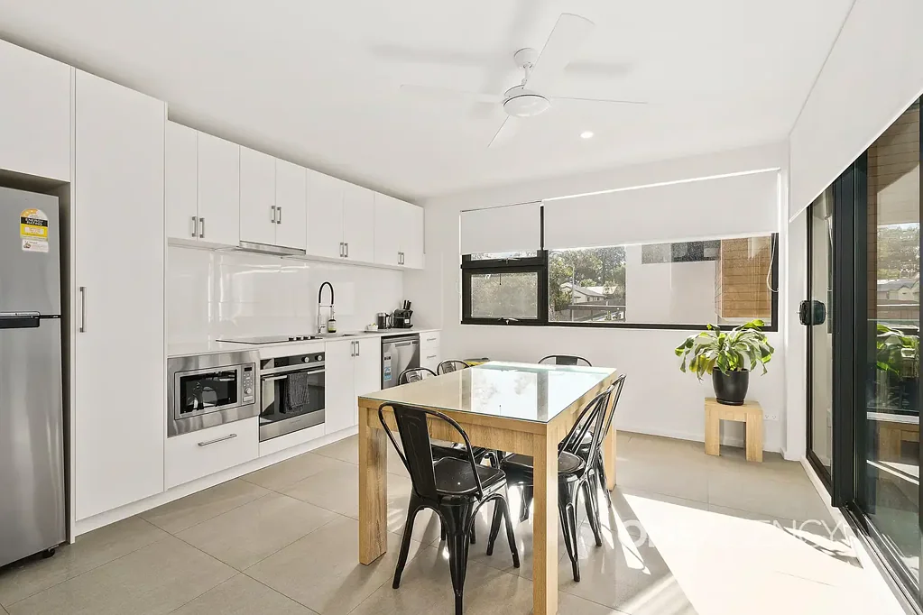 FULLY FURNISHED COASTAL UNIT IN THE HEART OF HUSKISSON