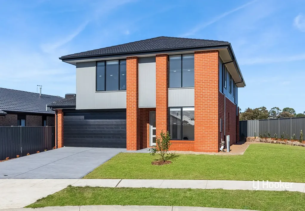 Kilmore 5房  Modern Living at Its Best:  Brand New Family Home in Court Location