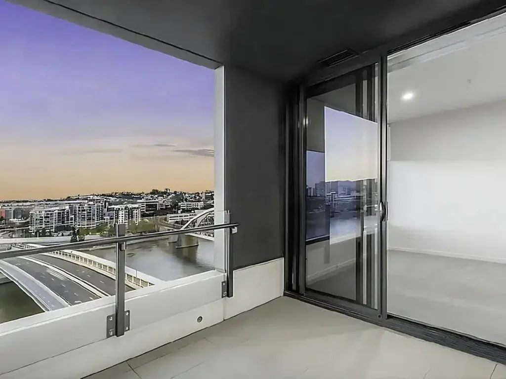 South Brisbane 1Zimmer Riverfront Living with Stunning Views in the Heart of South Brisbane