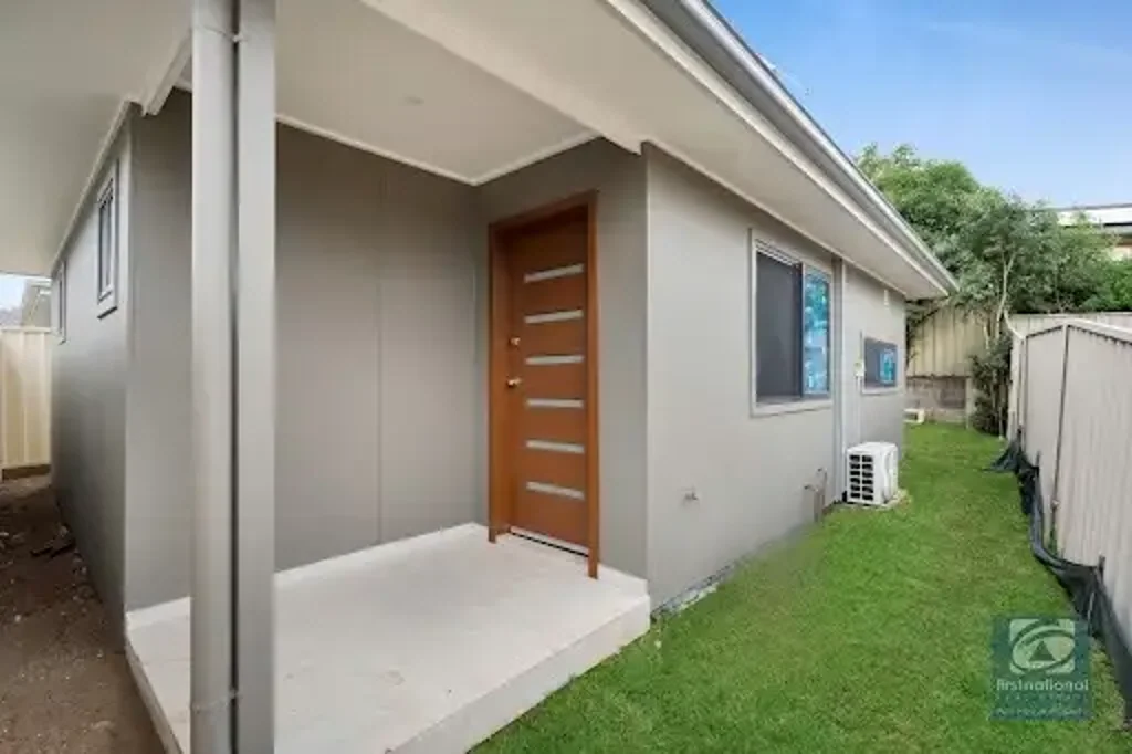 MODERN 2 BEDROOM GRANNY FLAT WITH ADDITIONAL POWDER ROOM