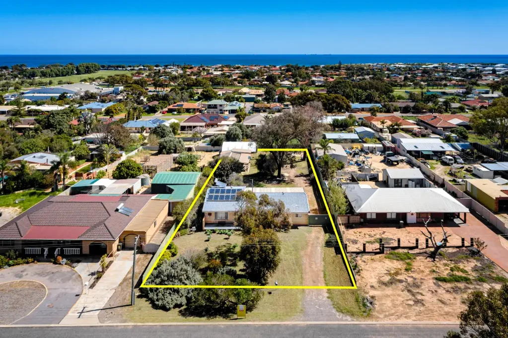 13 Alexander Drive, Glenfield, WA 6532