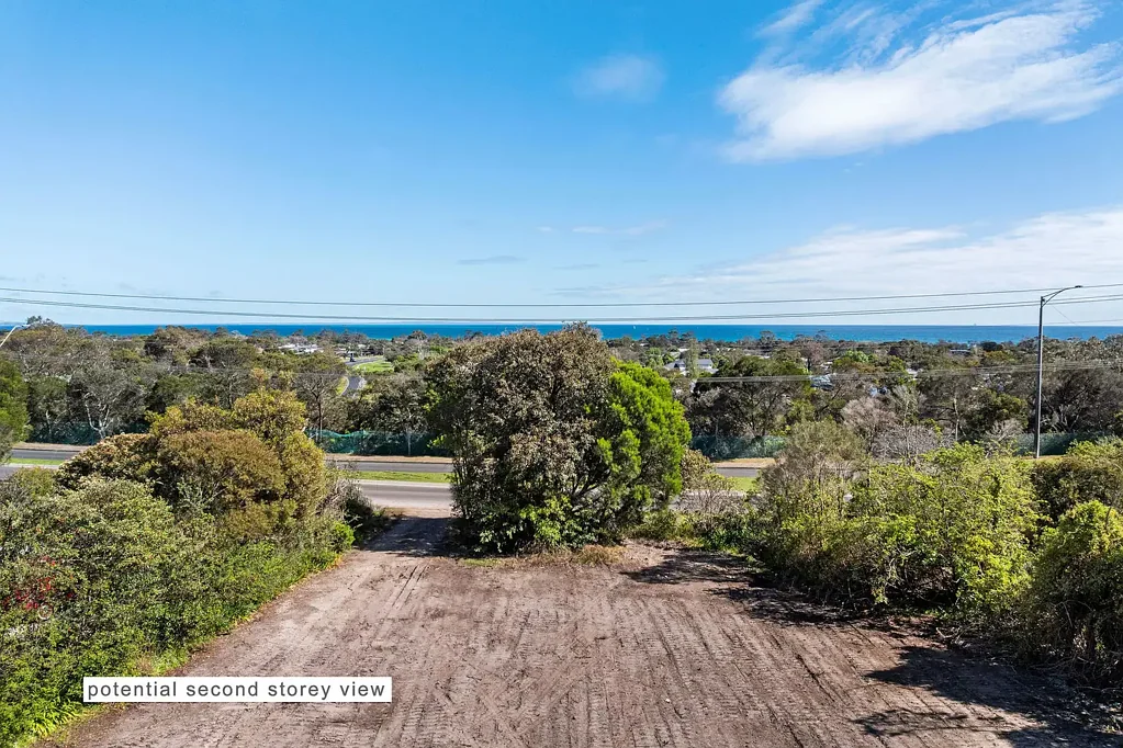 Mccrae McCrae中心 1518平米地块 壮观湾景 高地势 灵活布局 游泳池空间 轻松可达海滩 咖啡馆 灯塔 Prime 1,518sqm Coastal Canvas in the Heart of McCrae