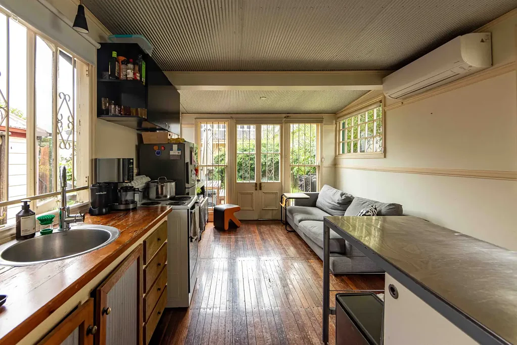 Unfurnished 1 Bedroom + study  house just 3 mins from the heart of the CBD