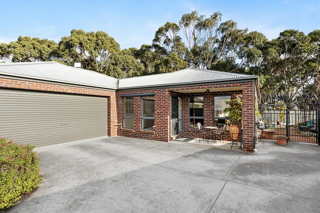 Mitchell Park 3房  Peaceful Parkside Living with Space, Comfort & Convenience
