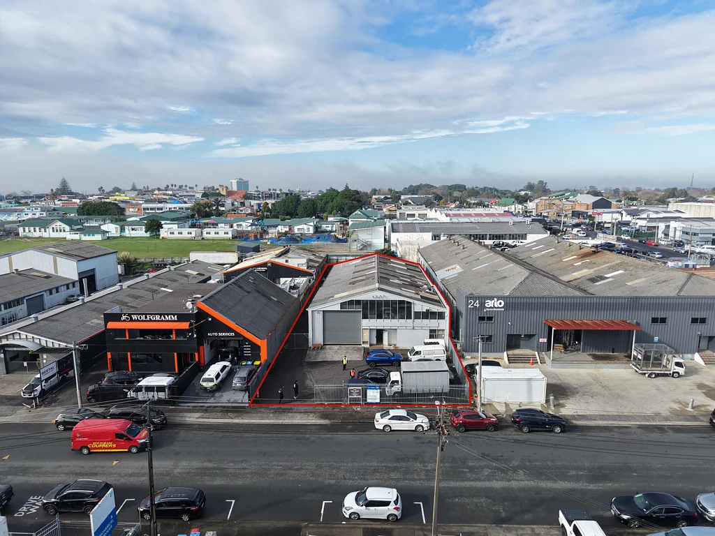 Otahuhu Functional warehouse with dual yards