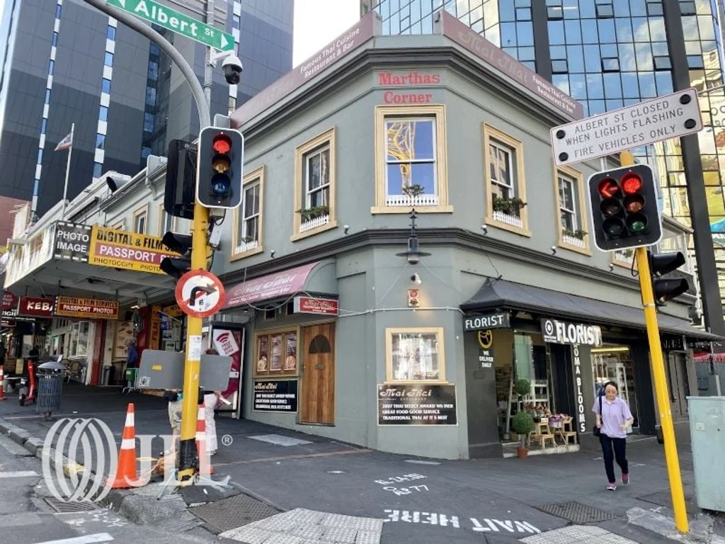 Auckland Central  WELL KNOWN CBD CORNER RESTAURANT