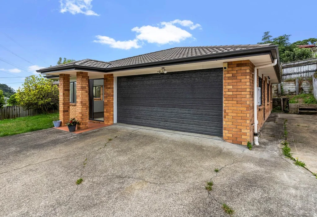 This lovely property come with along with the spacious open-plan kitchen