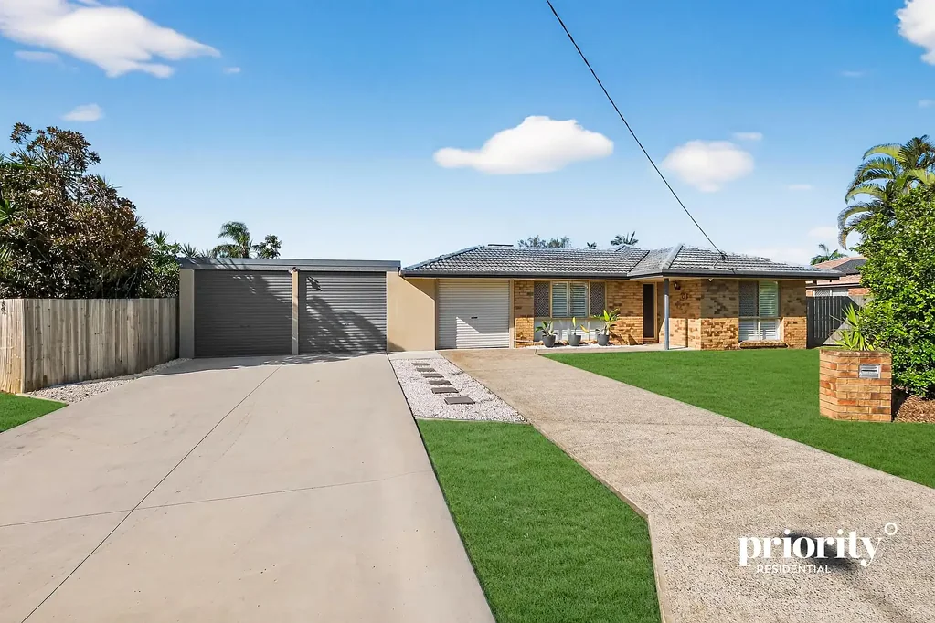 Burpengary 4房 1008平米死胡同地块 翻新厨卫 独立办公空间 两车位车库 太阳能高效 Spacious Family Living on 1,008m² with Shed, Side Access & Home Business Potential