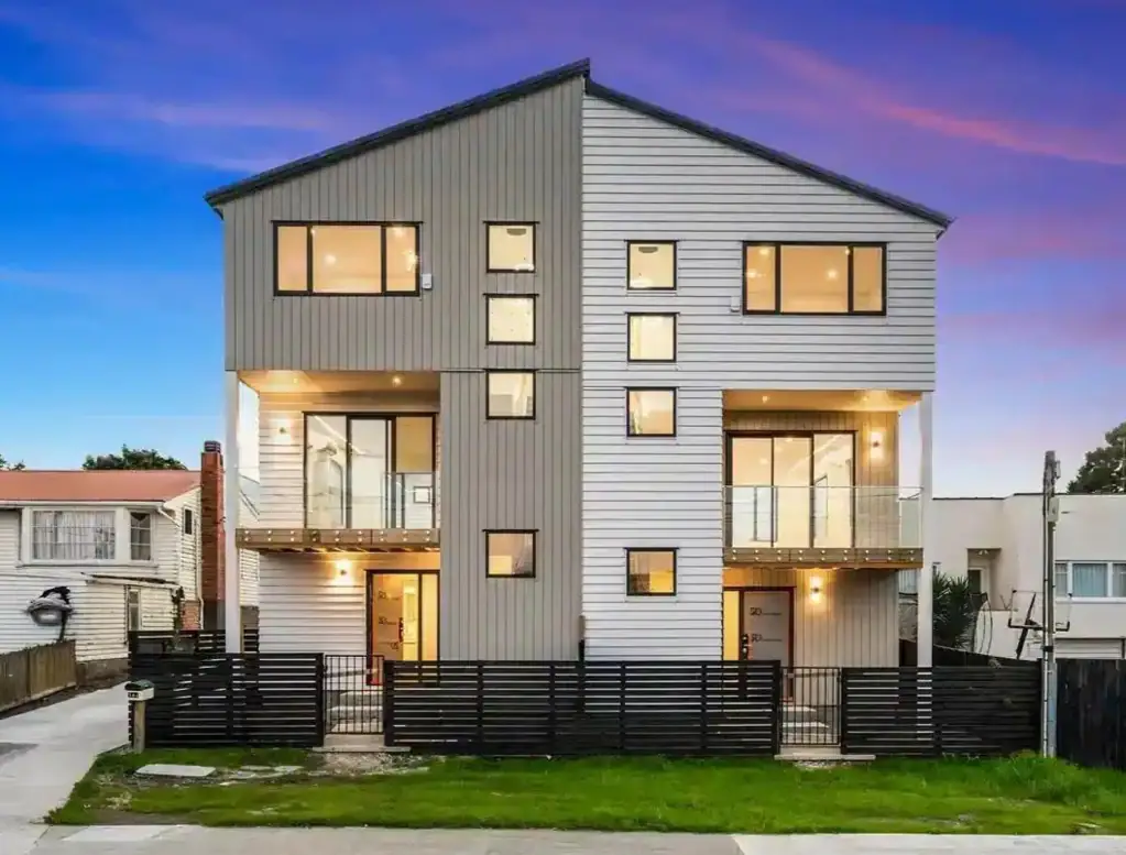 New Lynn 4 Slaapkamer Walk to LynnMall - 10 Year Master Build