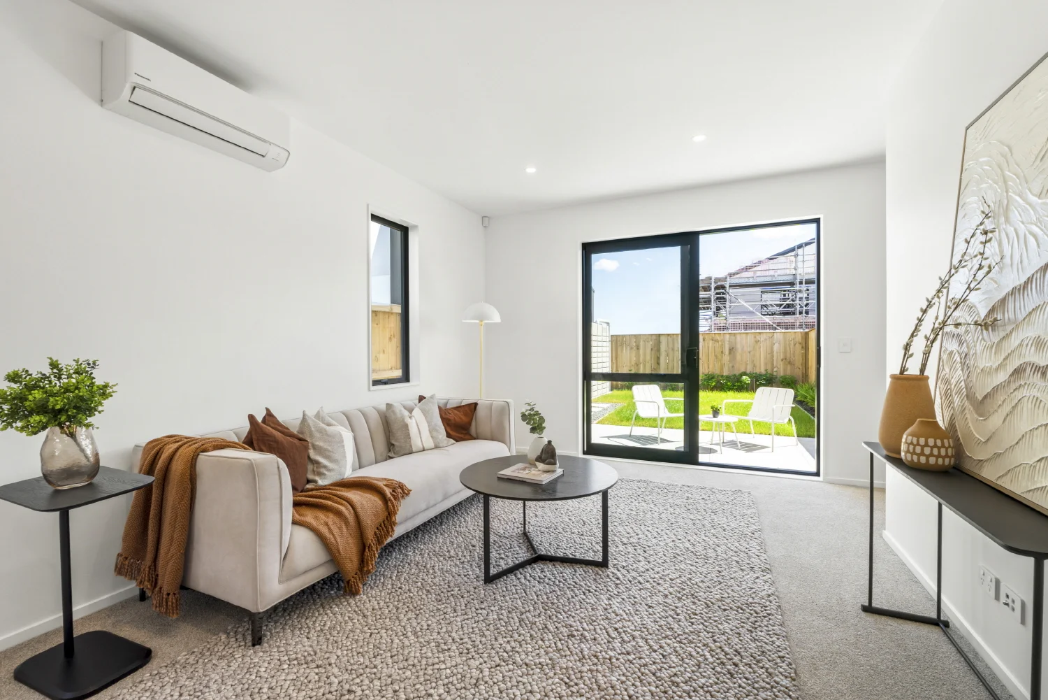 Flat Bush 3Zimmer Homestar with Sun & views - under contract