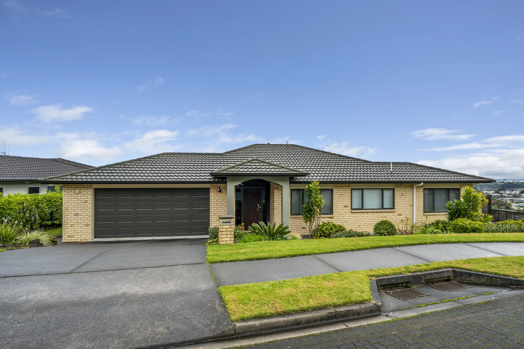 Welcome Bay 4房  Downsizing owners create opportunity