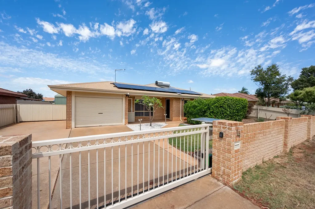 Boulder 3chambre Immaculate, Feature-Packed Home on 792sqm