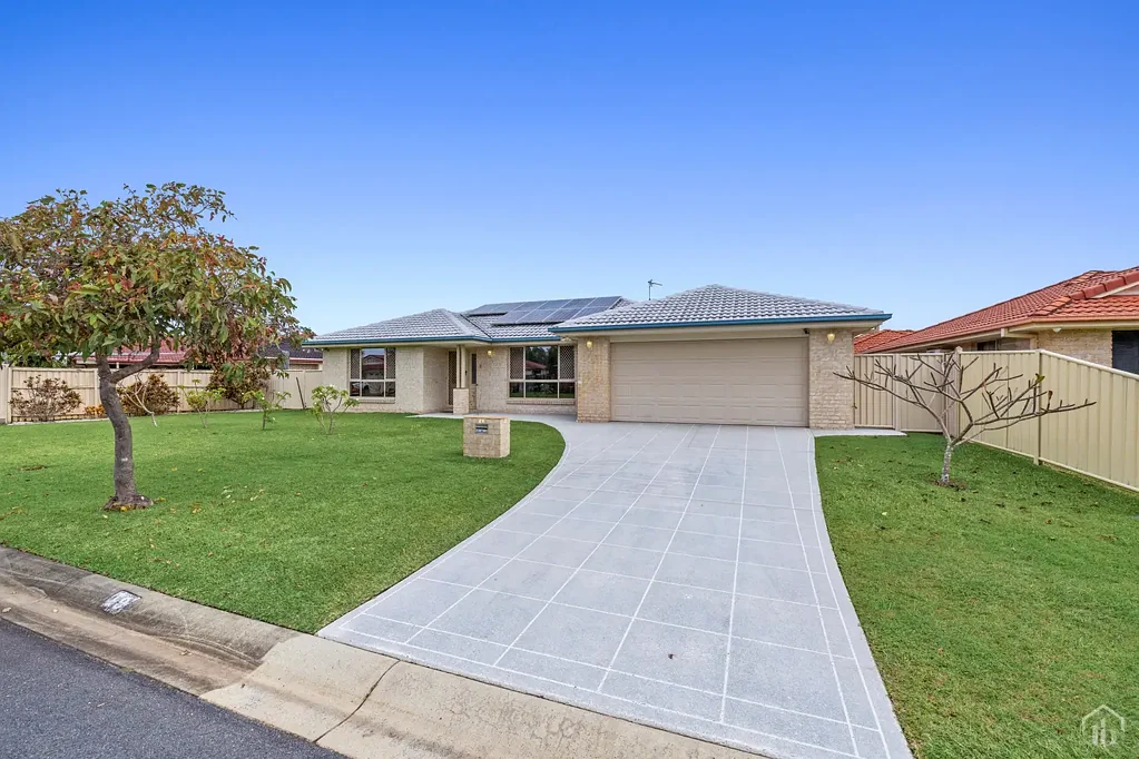 Banora Point 4chambre Effortless Living in Prime Location, flat useable land.