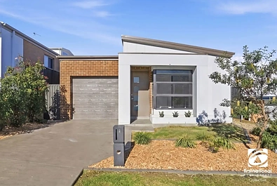 Gregory Hills 4chambre Contemporary Comfort with High Ceilings and a North-Facing Aspect