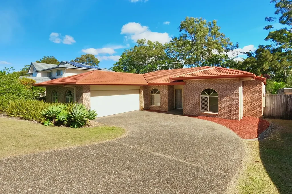 ROOM TO RENT in Parkwood- Walk to Griffith University - all utilities inclusive, MALES ONLY