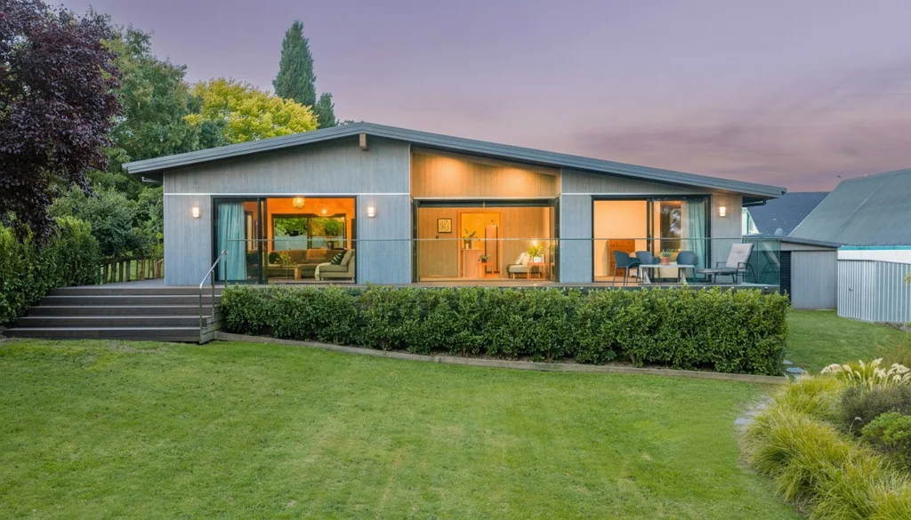 Waipukurau and Surrounds 4침실 Thoughtfully crafted for sun, style, and privacy