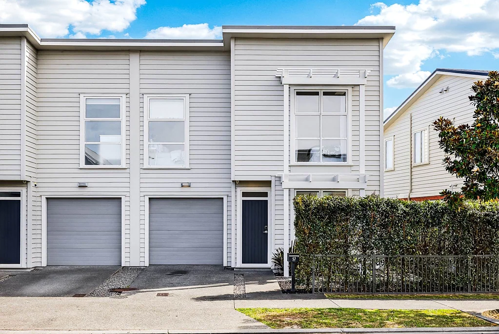 Whenuapai 4침실 Sunlit Family Home