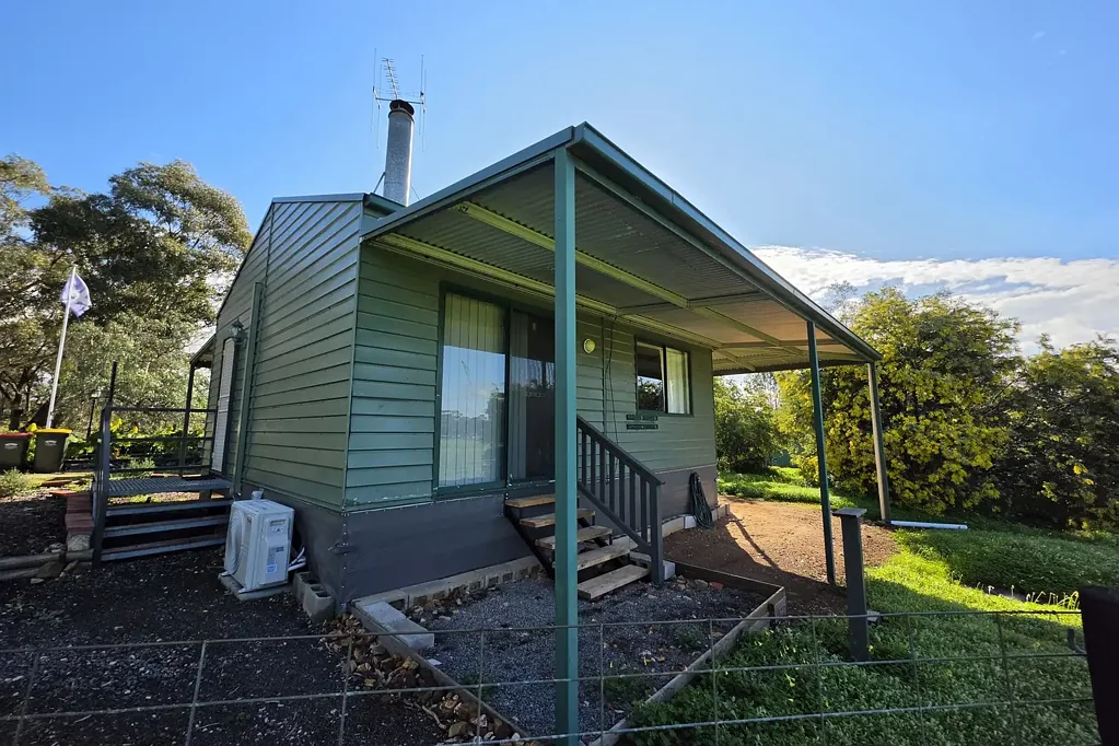 Peaceful 1-Bedroom Unit Just Minutes from Town
