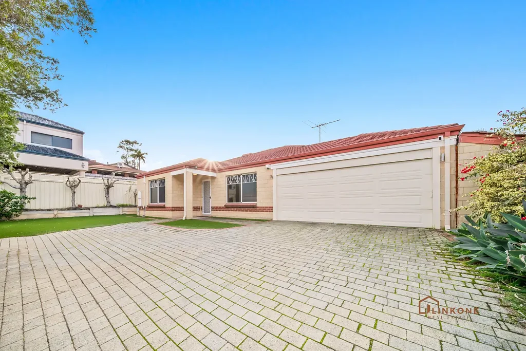 Modern 3x2 house in Prime Como Location!