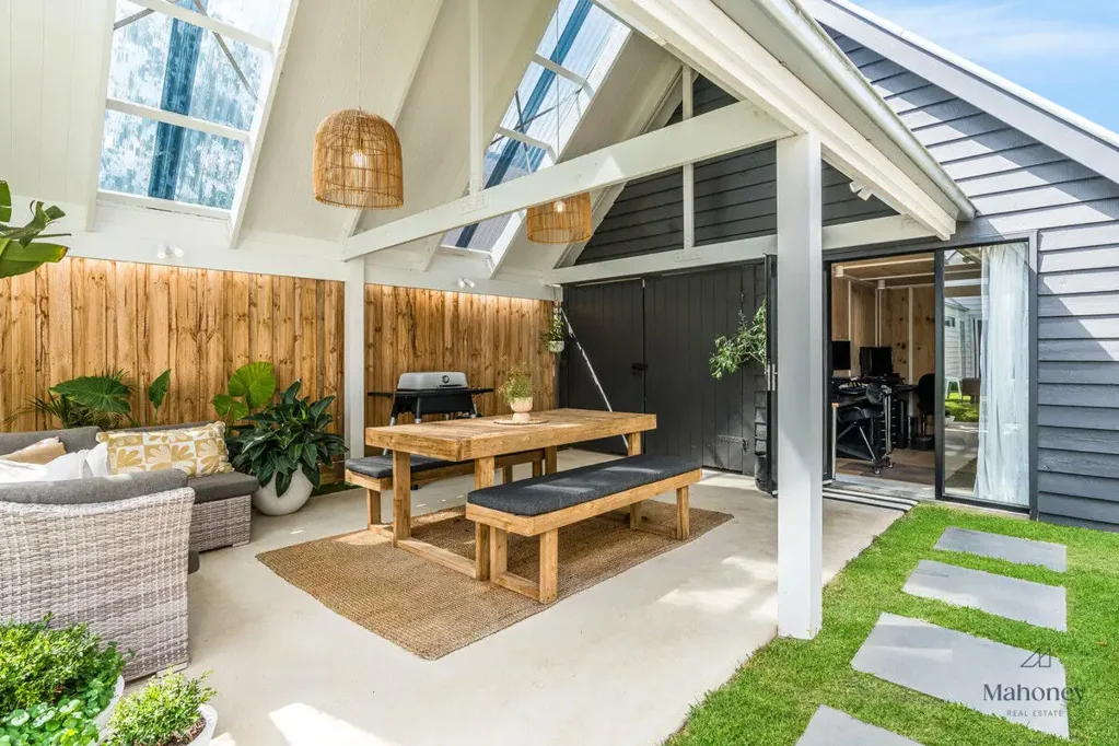 Barwon Heads 4 Bedroom Coastal Chic in Resort Style Setting