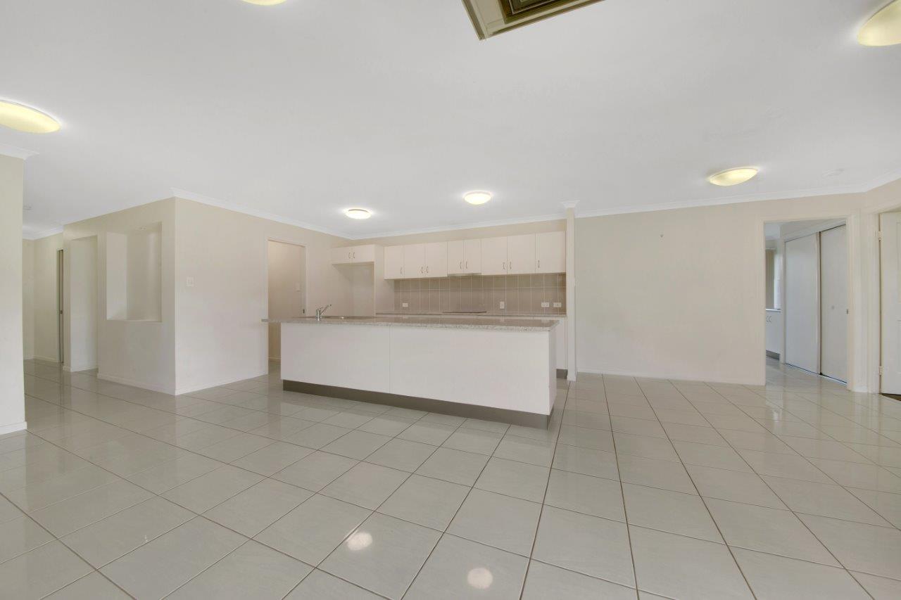 5 SUNDEW ST, NEW AUCKLAND QLD 4680, 0 habitaciones, 0 baños, House