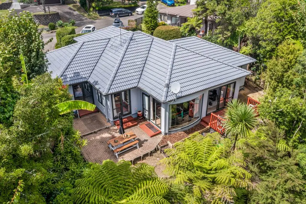 5 Springwater Vale, Unsworth Heights, North Shore City, Auckland