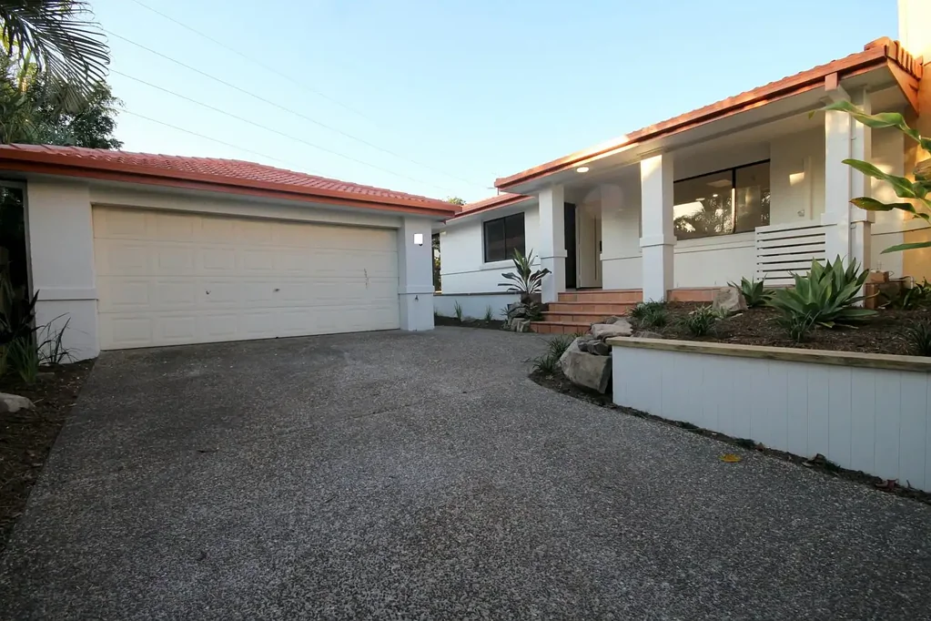 Spacious Family Duplex in a Convenient Ashmore Location