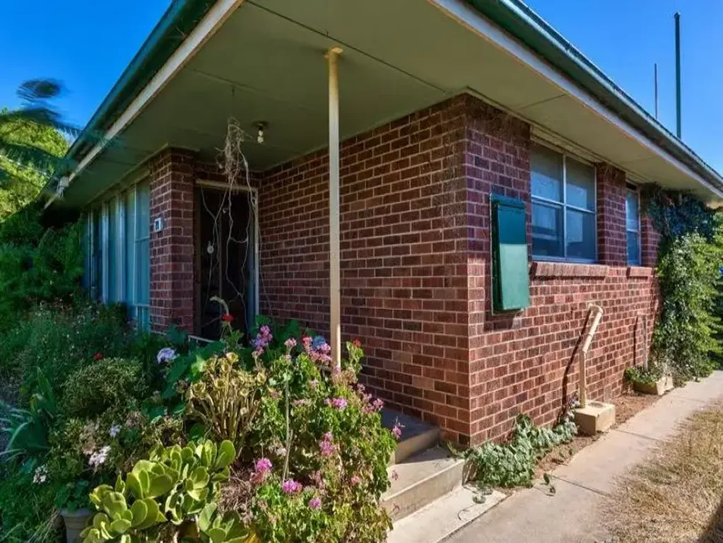 Wodonga 3房  Beautiful Red Brick charm on HEREFORD!!