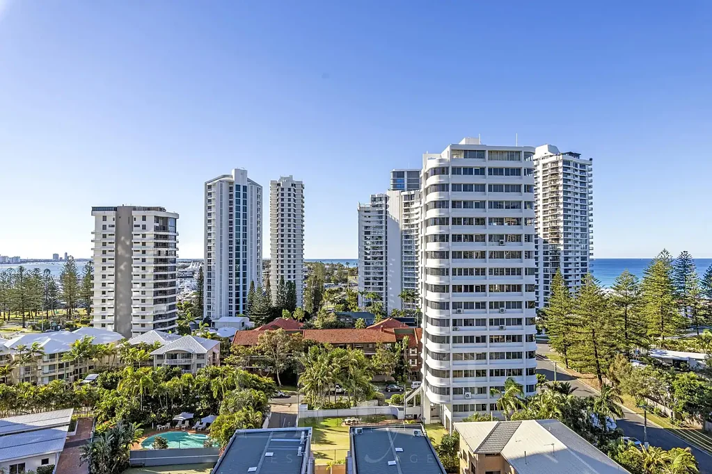 Main Beach 2chambre Spacious Living. Endless Potential. An Address That Stands the Test of Time.