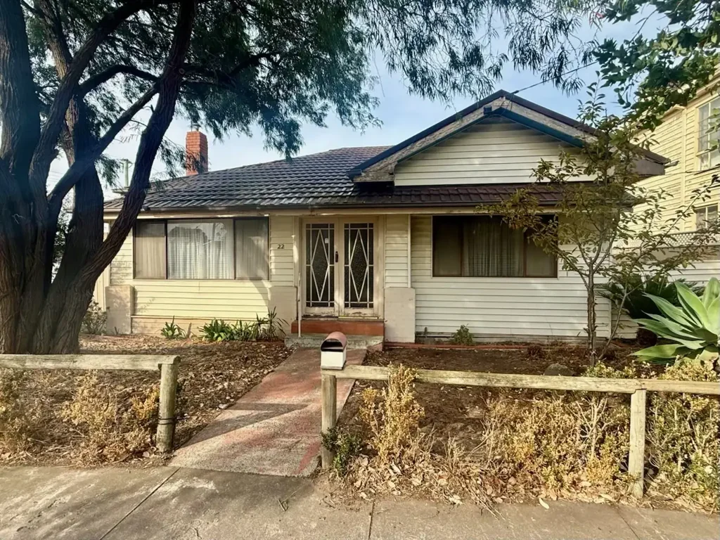 Altona 3房 转角地块510㎡ 临街18.4米 宽敞庭院 步行商圈学校 Renovate or rebuild