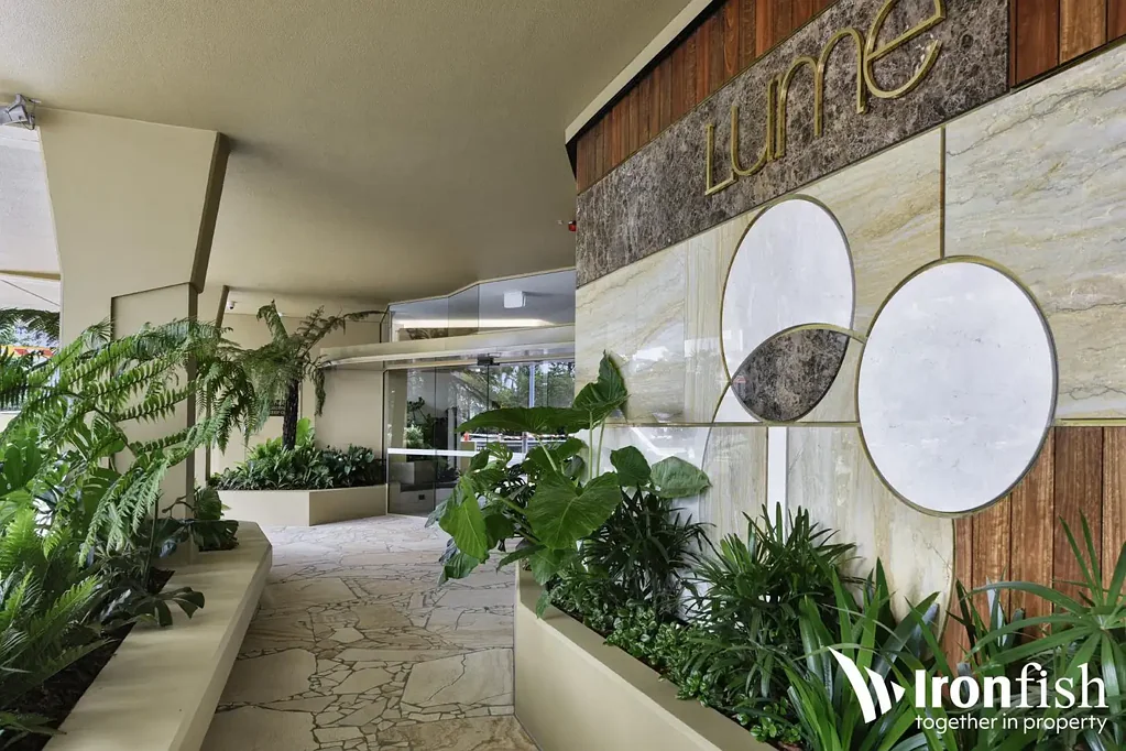 Presenting an exclusive Kangaroo Point apartment...