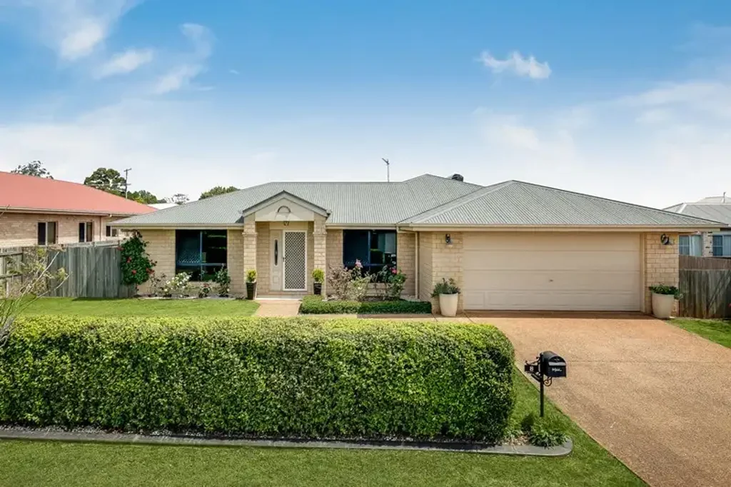 Large Family Home in Darling Heights!