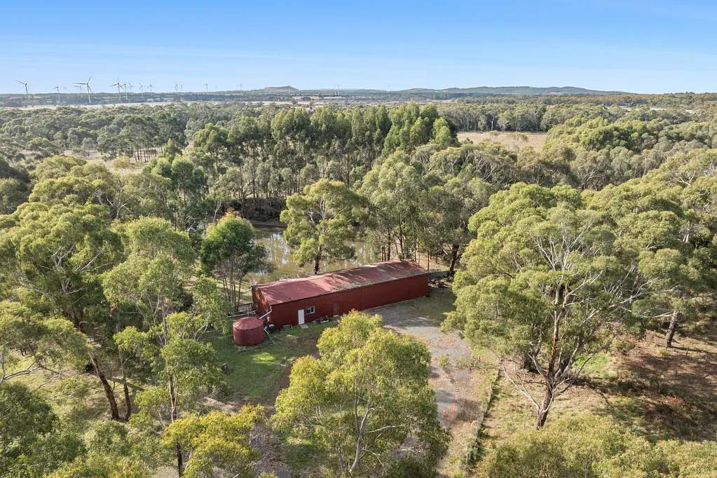 Lal Lal Escape to Lal Lal: 20 Acres of Tranquil Land With Huge Shed!