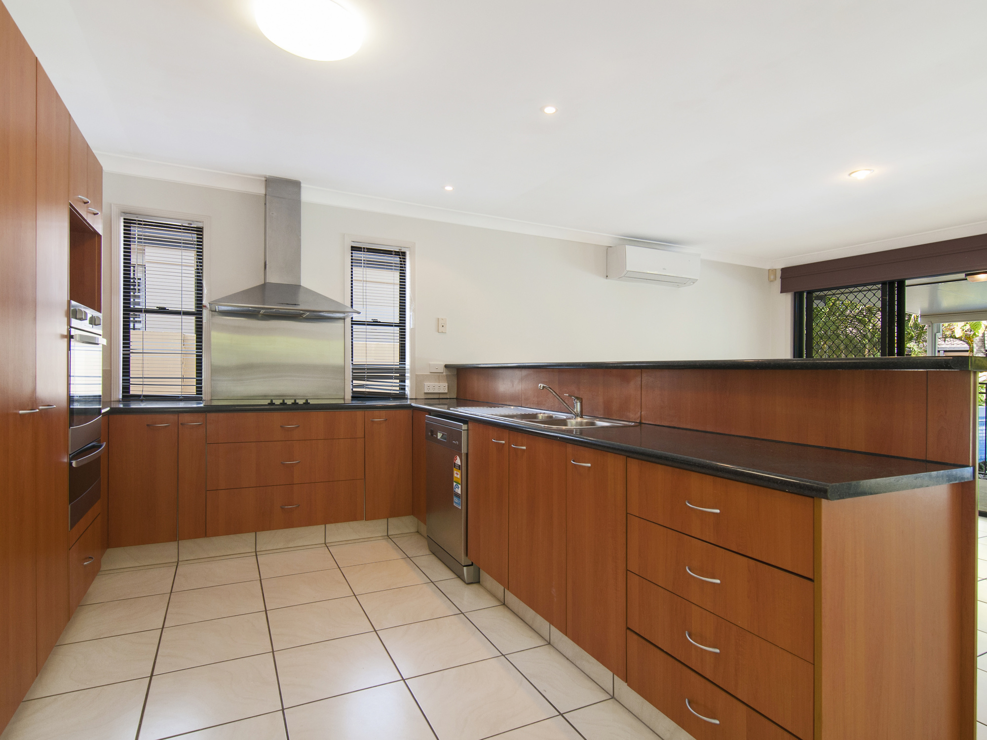 20 PORTREEVES PL, ARUNDEL QLD 4214, 0部屋, 0バスルーム, House