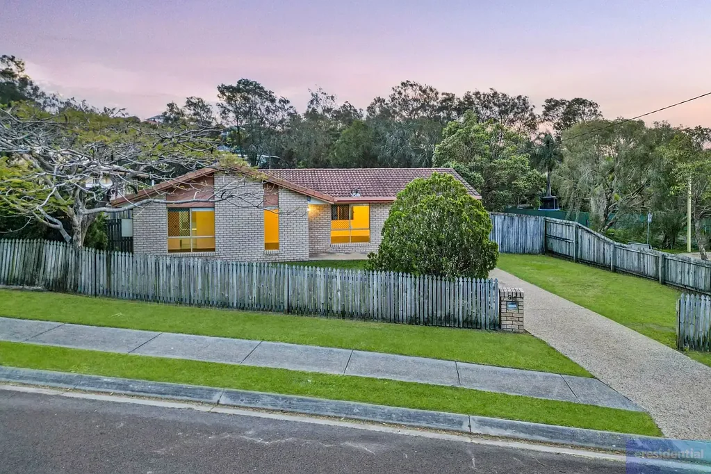 30 Duesbury Crescent, Edens Landing, QLD 4207