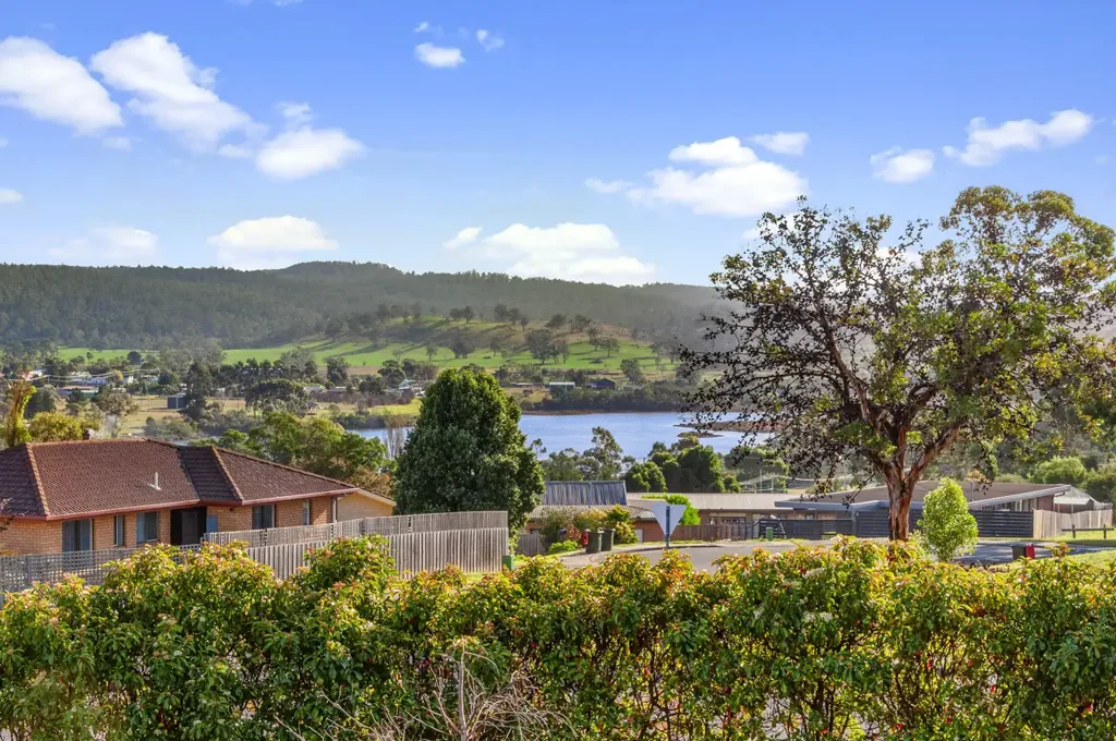 8 Howells Place, Triabunna, TAS 7190