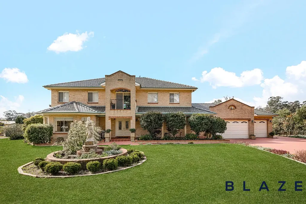 Horsley Park 6Zimmer Grand Family Estate on 2.5 Acre Parcel