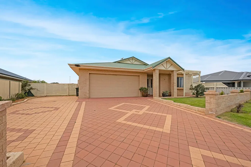 Port Denison 3 Bedroom Coastal Living in South Beach Estate, Port Denison