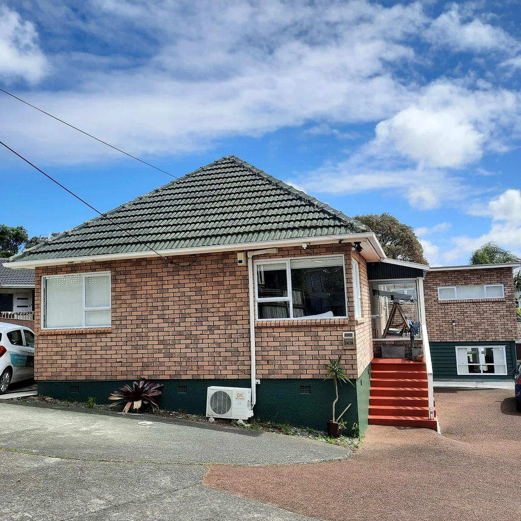 Spacious 3-Bed Family Haven: Prime Location!