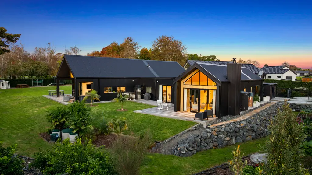 Karaka 5ਬੈੱਡਰੂਮ Bespoke Home and Minor Dwelling