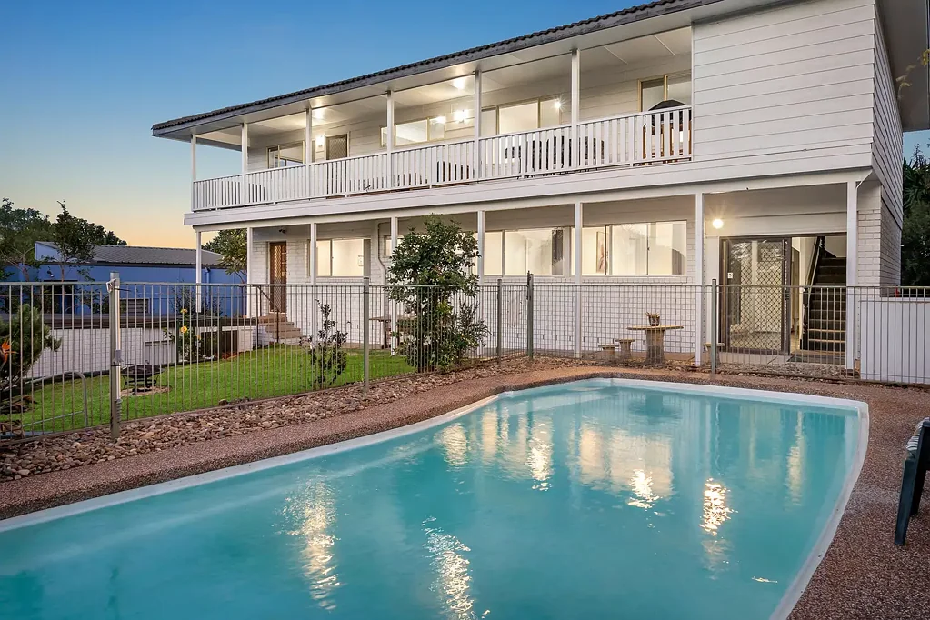 Bundeena 8બેડરૂમ Beachside Dual-living Residence with Ocean Views in Premier Location