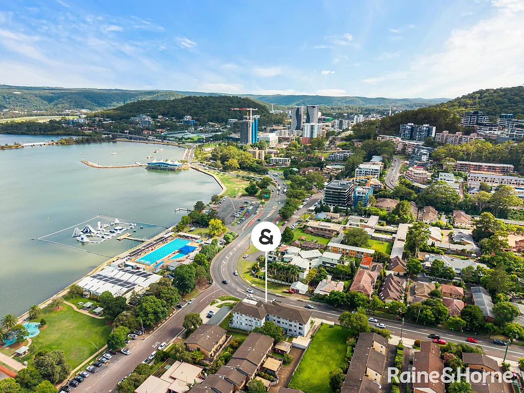 2/39 Masons Parade, Point Frederick, NSW 2250