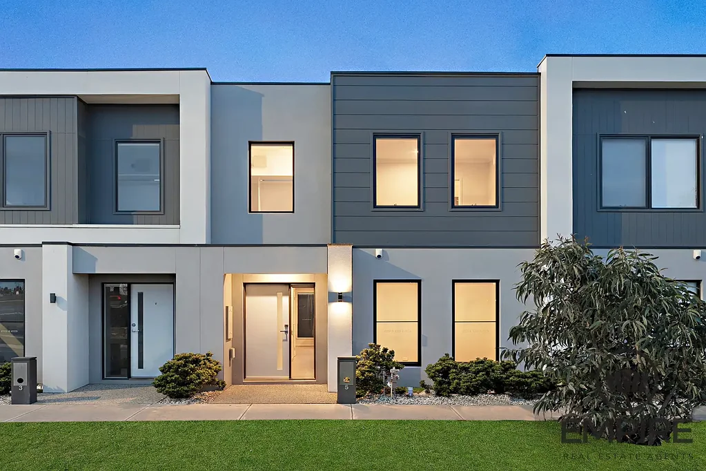 5 Zagros Street, Clyde North, VIC 3978