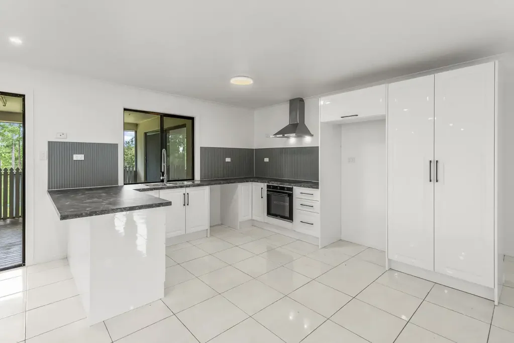 Glenwood 5 Slaapkamer Welcome to 37 Stevenson Road, Glenwood Qld 4570