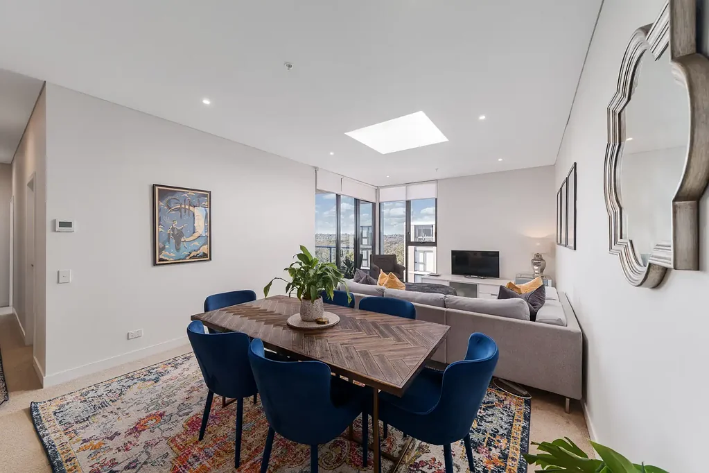 North Ryde 3ห้องนอน Penthouse Living with National Park Views and Metro Access